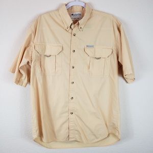 Columbia Short Sleeve Shirt Size: Medium